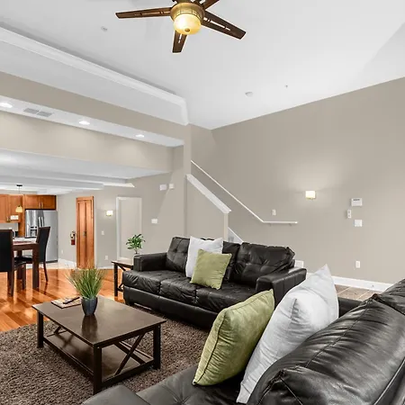 4Br Disney Family Townhouse Resort In Orlando - With Resort Pool, Gym, Games, & Jacuzzi